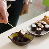 Creative Leaf-Shaped Ceramic Seasoning Dish: Perfect for Serving Vinegar, Sauce, Sushi, Snacks, and Seasonings in the Kitchen