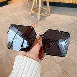 Elegant Oversized Gradient Sunglasses for Women Vintage Alloy Chain-Frame Riveted Square Sun Shades Fashionable Eyewear