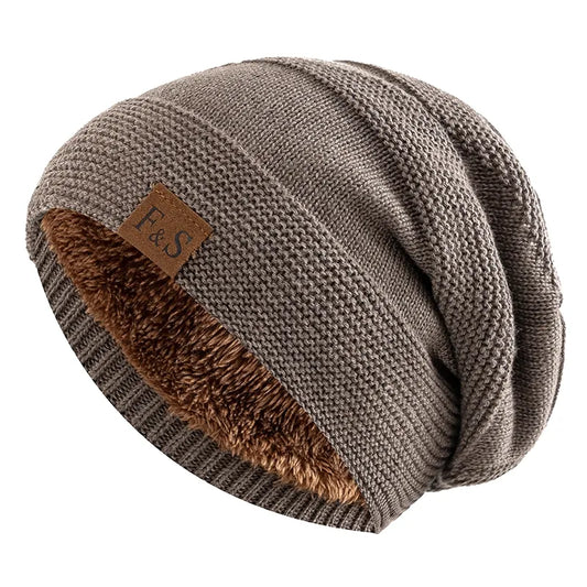 Unisex Fur-Lined Slouchy Winter Beanie: Warm Knitted Cap for Men and Women with Casual Label Decor